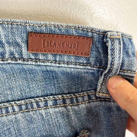 BLANKNYC Embroidered Distressed Crop Girlfriend Jeans Size 25 - Picture 9 of 14